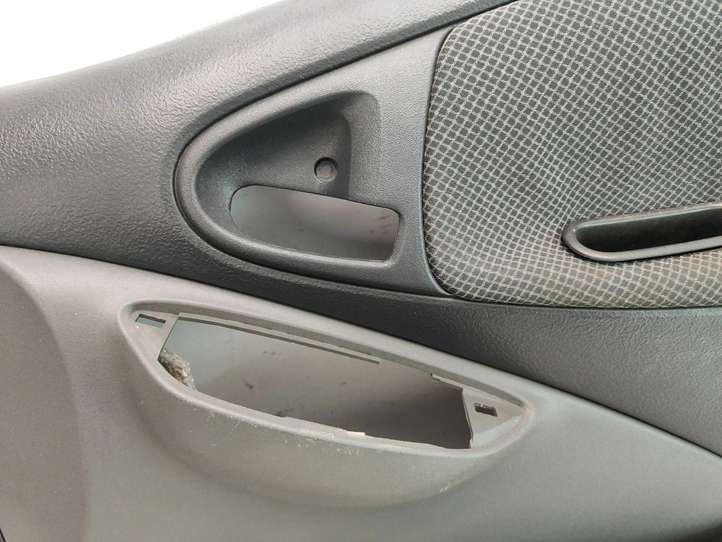 Toyota Yaris (2005 - 2009)  676110D010 Обшивка передней двери