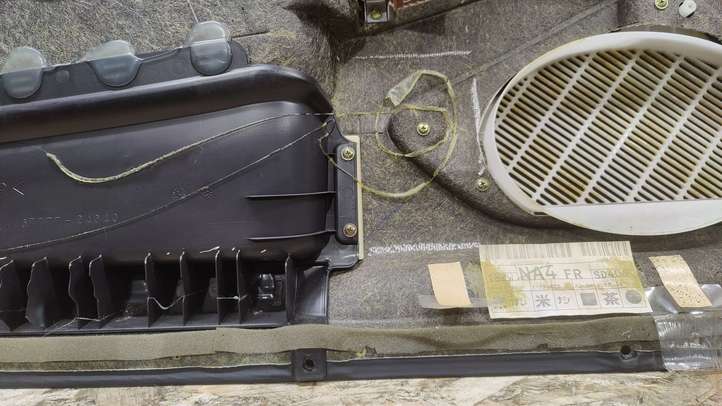 Lexus SC 430 (2001 - 2010)  6777724040 Обшивка передней двери