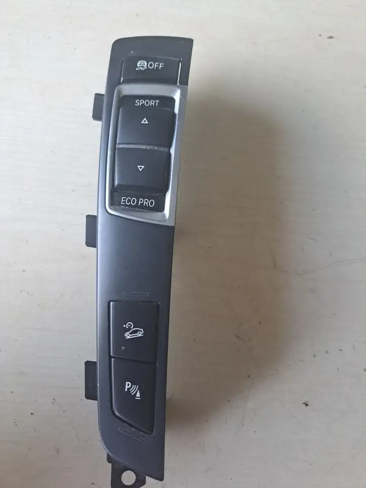 BMW X3 F25 (2010 - 2017) 924029501 Кнопка парктроника — фото 1