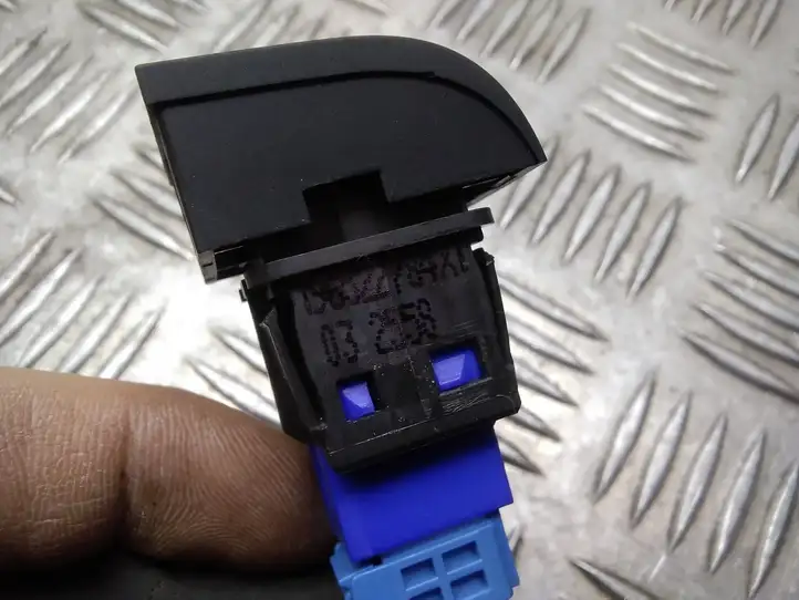 Peugeot 207 (2006 - 2009)  96522784XT Включатель датчиков парковки