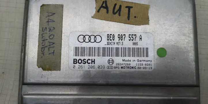 Audi A4 (2000 - 2006)  8E0907557A Блок управления двигателя