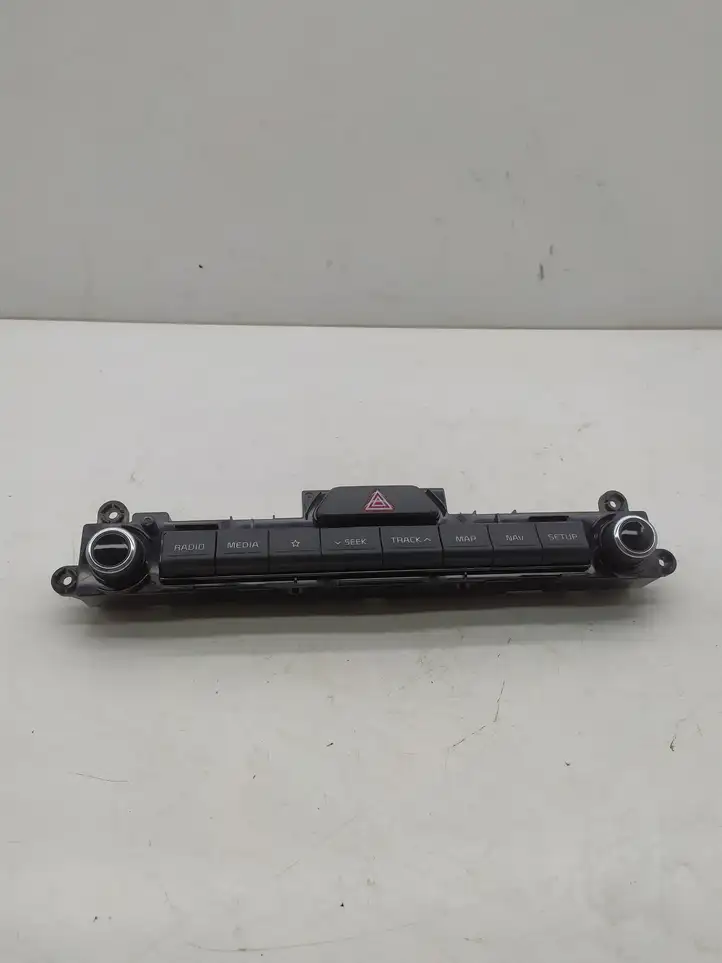 Kia Sportage (2016 - 2018)  D996568020 Блок переключателей