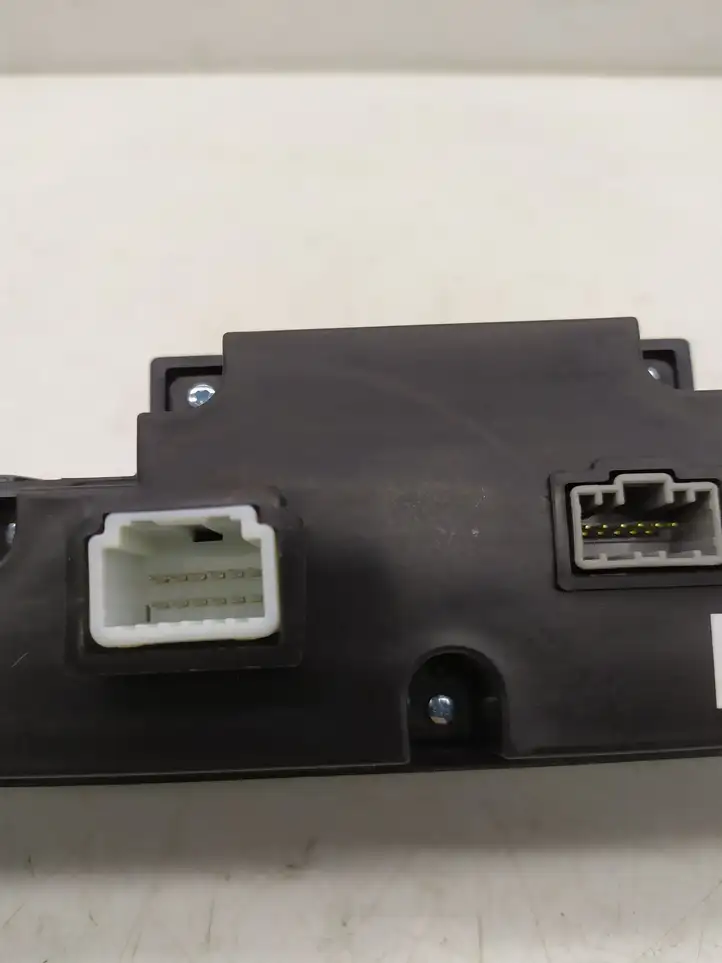 Kia Sportage (2016 - 2018)  D996568020 Блок переключателей