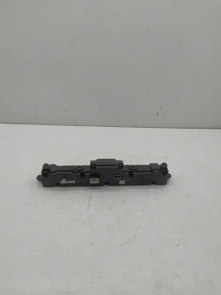 Kia Sportage (2016 - 2018)  D996568020 Блок переключателей