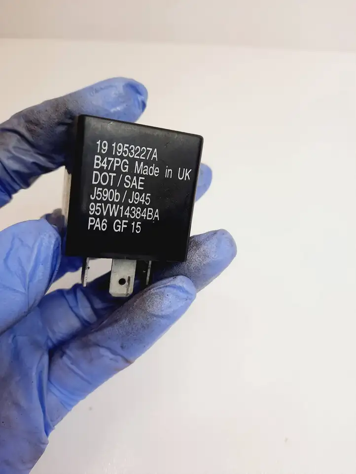 Volkswagen Golf IV (1998 - 2005)  191953227A Другое реле