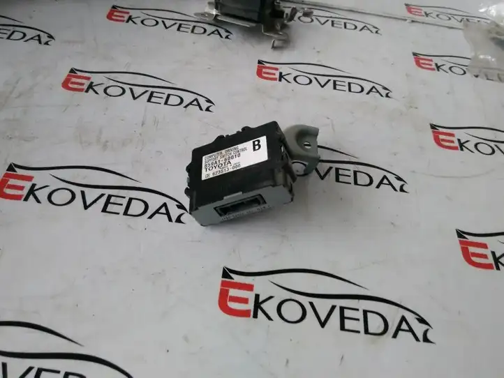 Toyota Land Cruiser (J150) (2009 - )  859A160010 Другие блоки управления / модули