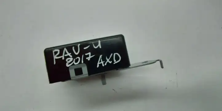 Toyota RAV 4 (XA40) (2012 - 2018) 8974042050 Блок управления дверью — фото 2