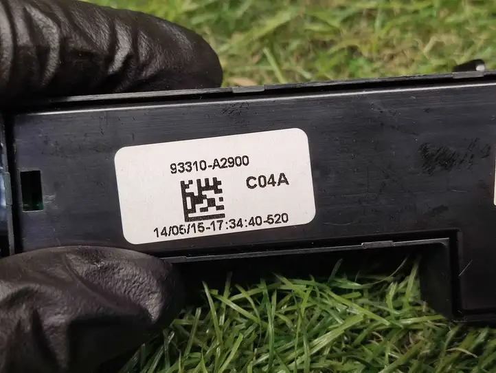 Kia Ceed (2012 - 2015) 93310A2900 Кнопка парктроника — фото 4