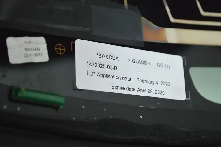 Tesla Model 3 (2017 - 2023) 147292500B Заднее стекло — фото 7