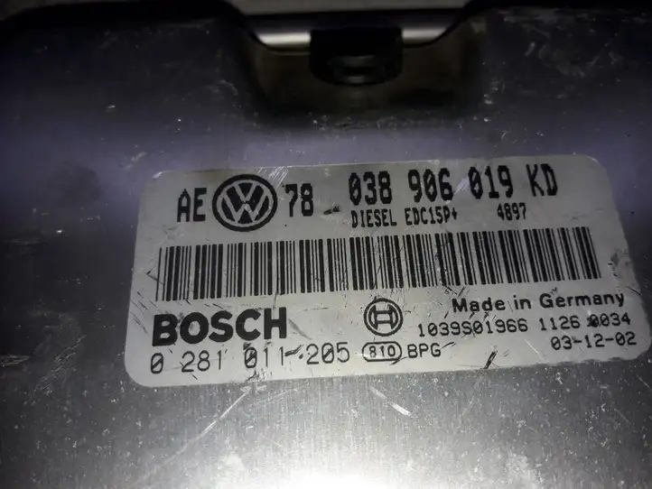 Volkswagen PASSAT B5.5 (2001 - 2005) 0281011205 Блок управления двигателем (ЭБУ) — фото 2