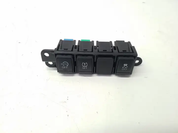 Nissan Juke I F15 (2010 - 2018) 681RVBV80A Блок кнопок на панели — фото 1