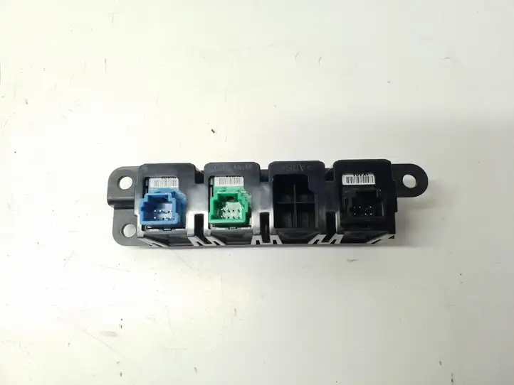 Nissan Juke I F15 (2010 - 2018) 681RVBV80A Блок кнопок на панели — фото 3