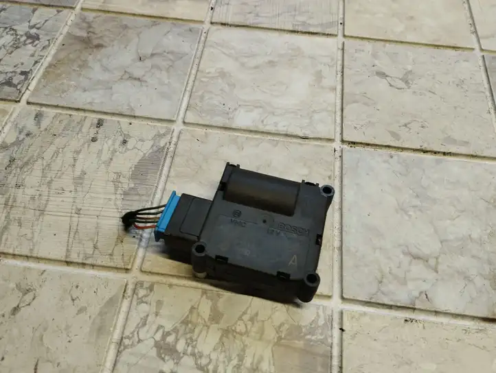 Audi A6 (2004 - 2008)  0132801359 Двигатель задвижки потока воздуха