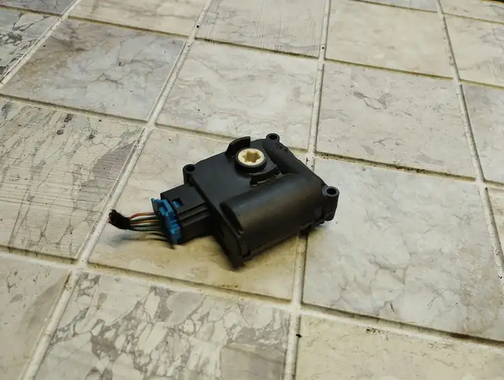 Audi A6 (2004 - 2008)  0132801359 Двигатель задвижки потока воздуха