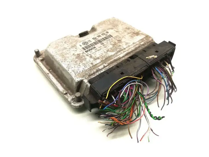 Volkswagen Golf V (2003 - 2009)  06A906032AR Блок управления двигателя