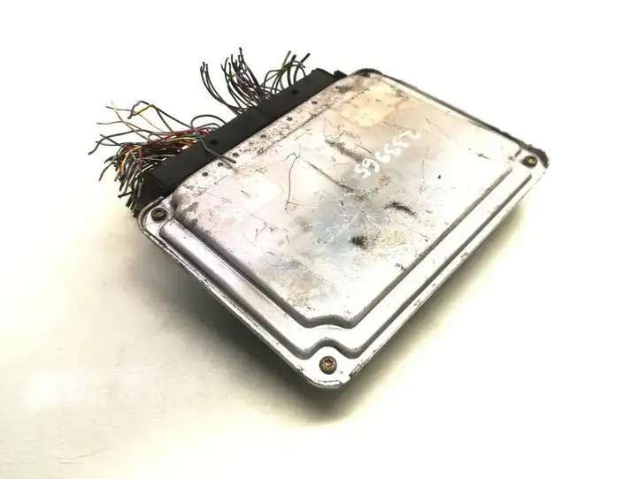 Volkswagen Golf V (2003 - 2009)  06A906032AR Блок управления двигателя