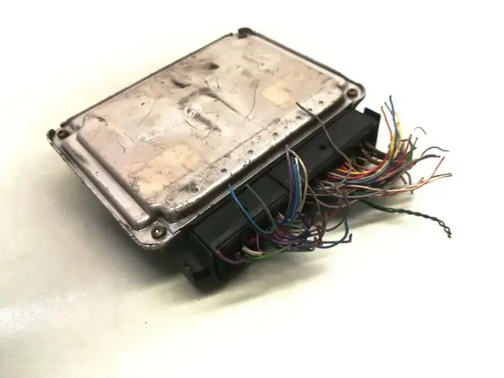 Volkswagen Golf V (2003 - 2009)  06A906032AR Блок управления двигателя