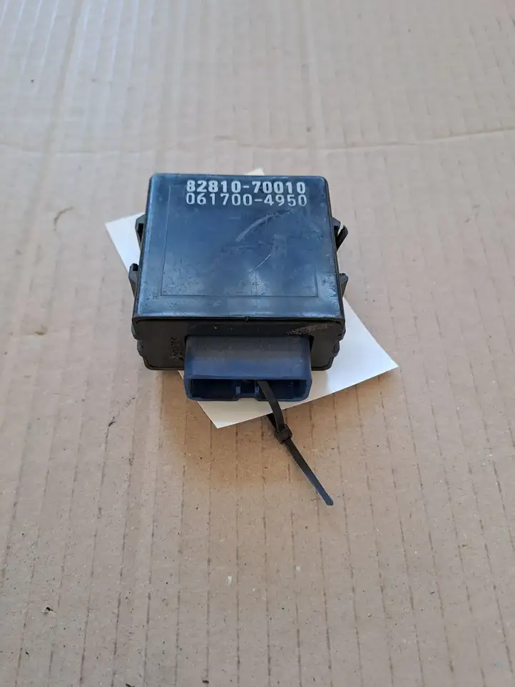 Toyota Corolla Verso E121 (2001 - 2004) 8264212050 Реле дневных фонарей — фото 1