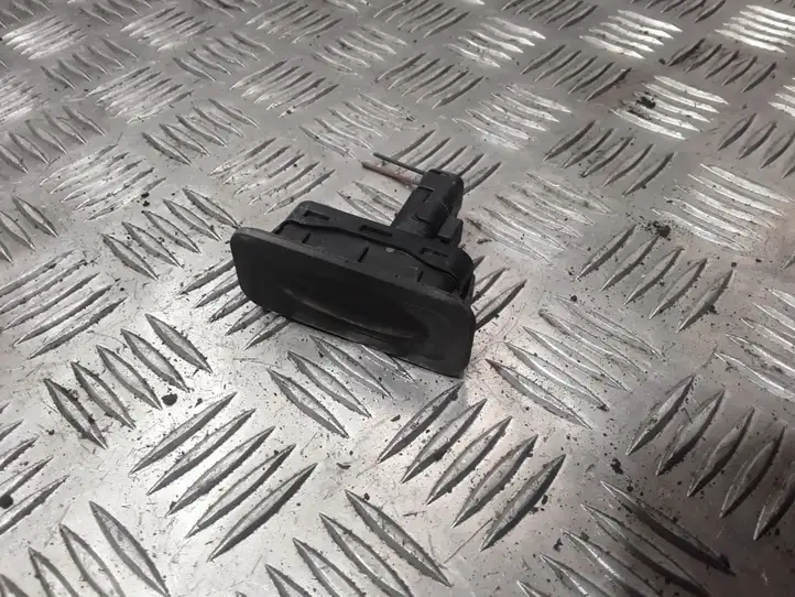Renault Scenic II - Grand scenic II (2003 - 2006) 8200076256 Кнопка закрытия крышки багажника — фото 1