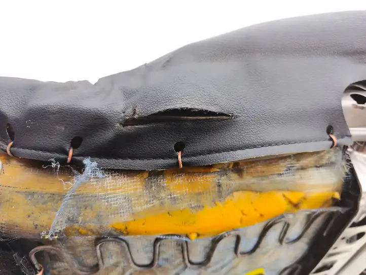 Nissan 350Z (2001 - 2009)   Нижняя часть сиденья водителя