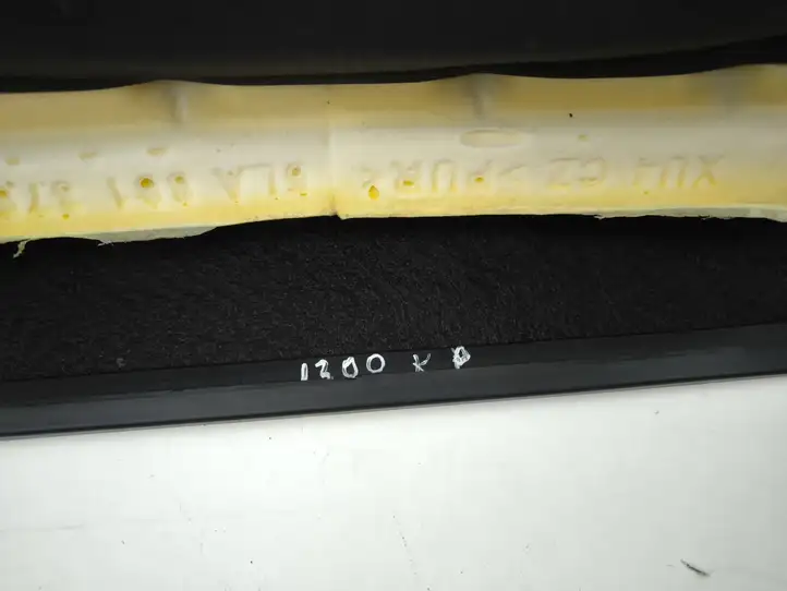 Skoda Enyaq iV (2020 - )    Нижняя часть сиденья переднего пассажира