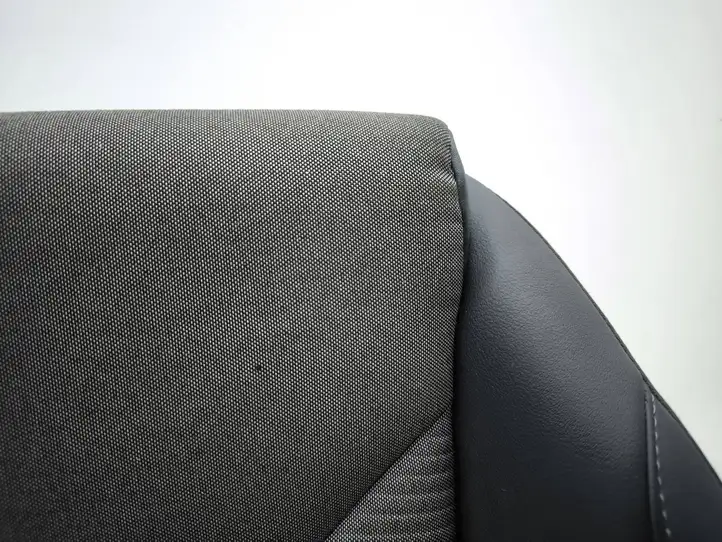 Skoda Enyaq iV (2020 - )    Нижняя часть сиденья переднего пассажира