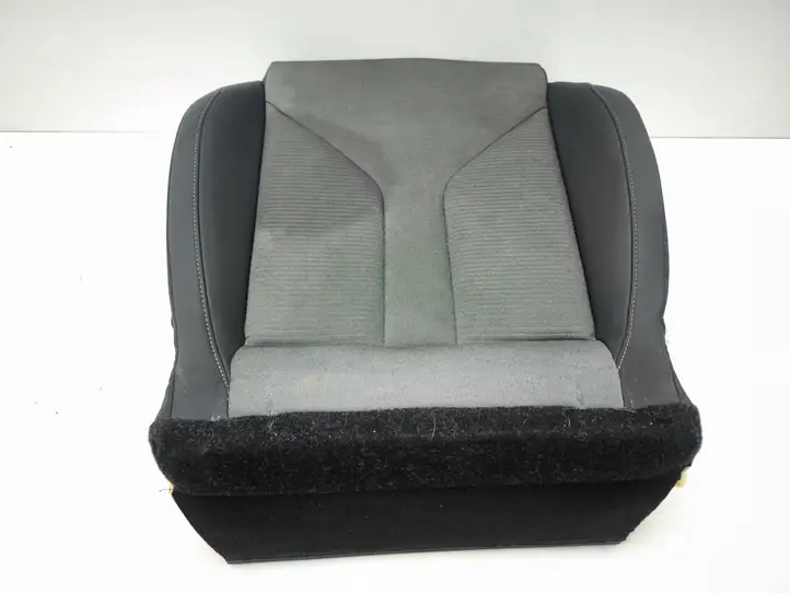 Skoda Enyaq iV (2020 - )    Нижняя часть сиденья переднего пассажира