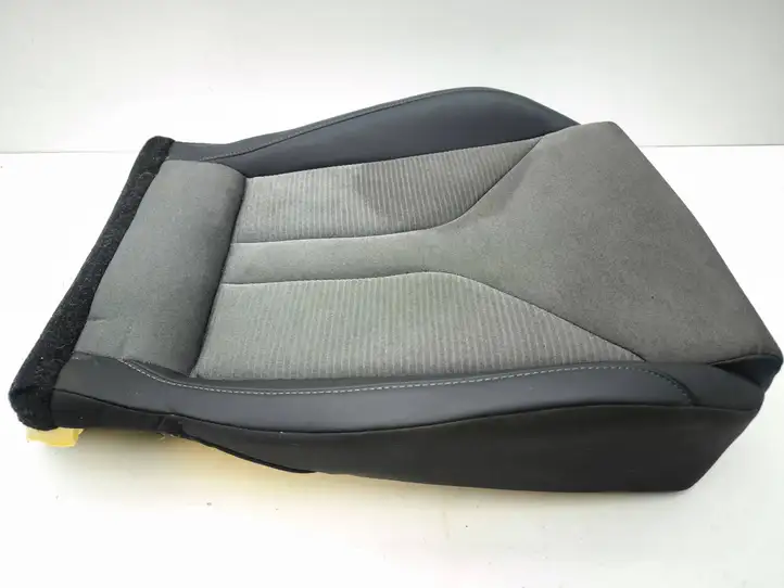 Skoda Enyaq iV (2020 - )    Нижняя часть сиденья переднего пассажира