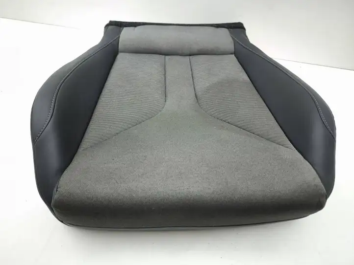 Skoda Enyaq iV (2020 - )    Нижняя часть сиденья переднего пассажира