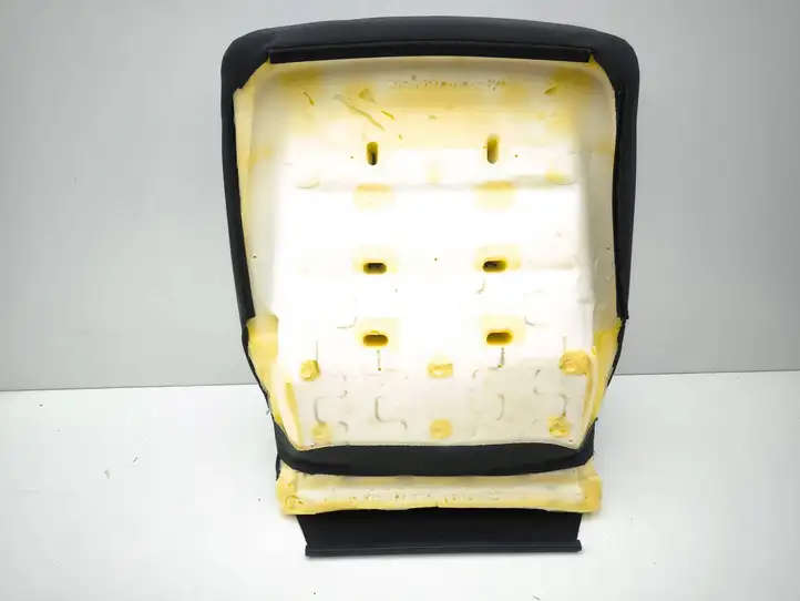 Skoda Enyaq iV (2020 - )    Нижняя часть сиденья переднего пассажира