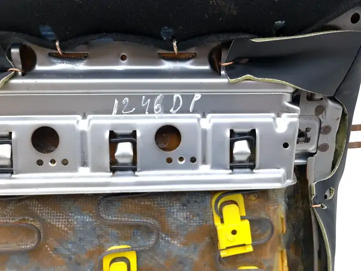 Nissan 350Z (2001 - 2009) Нижняя часть сиденья водителя — фото 11