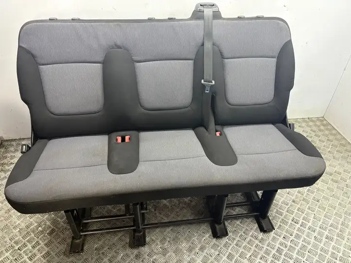 Opel Vivaro (2014 - 2018)   Третьи ряд