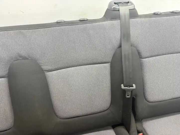 Opel Vivaro (2014 - 2018)   Третьи ряд