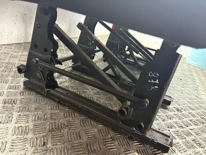 Opel Vivaro (2014 - 2018)   Третьи ряд