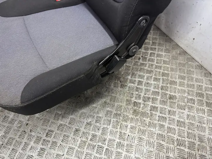 Opel Vivaro (2014 - 2018)   Третьи ряд