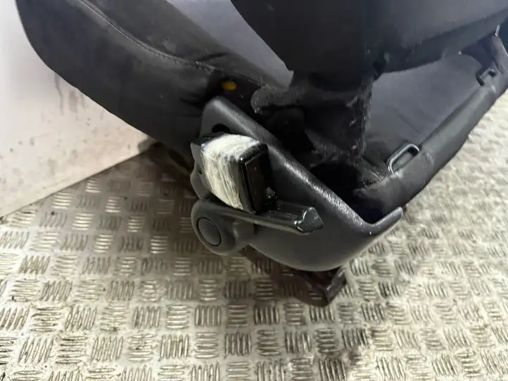 Opel Vivaro (2014 - 2018) Второй ряд сидений — фото 3