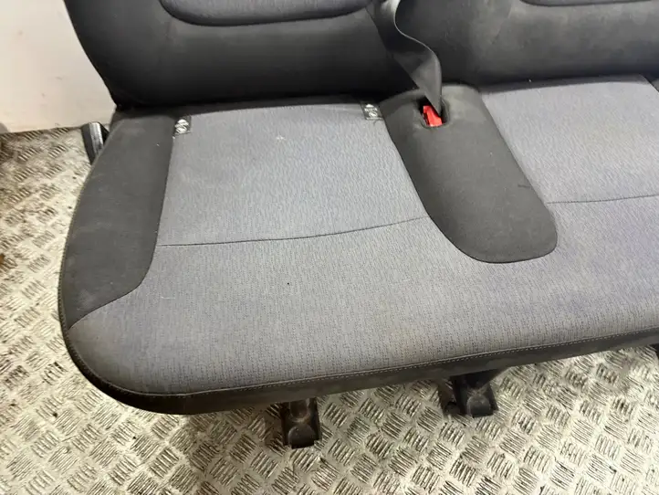 Opel Vivaro (2014 - 2018) Второй ряд сидений — фото 4