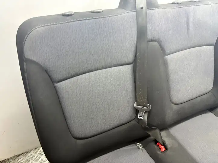 Opel Vivaro (2014 - 2018) Второй ряд сидений — фото 5