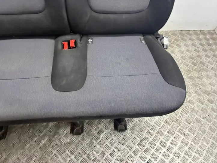 Opel Vivaro (2014 - 2018) Второй ряд сидений — фото 9