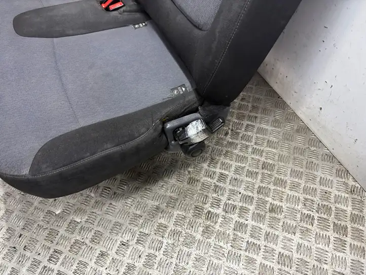 Opel Vivaro (2014 - 2018) Второй ряд сидений — фото 10