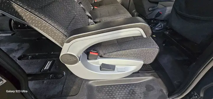 Opel Vivaro (2014 - 2018) Второй ряд сидений — фото 4