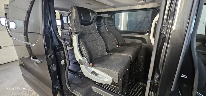 Opel Vivaro (2014 - 2018) Второй ряд сидений — фото 17