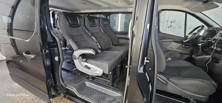 Opel Vivaro (2014 - 2018) Второй ряд сидений — фото 18