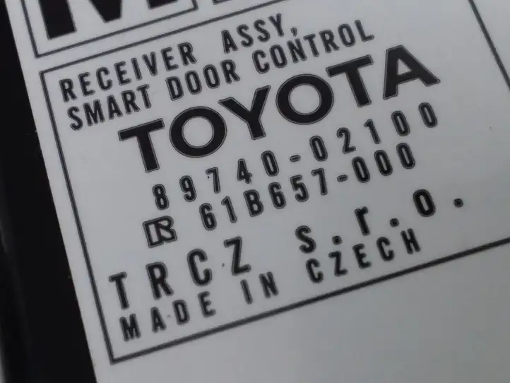 Toyota Auris E180 (2012 - 2018) 8974002100 Блок управления дверью — фото 3