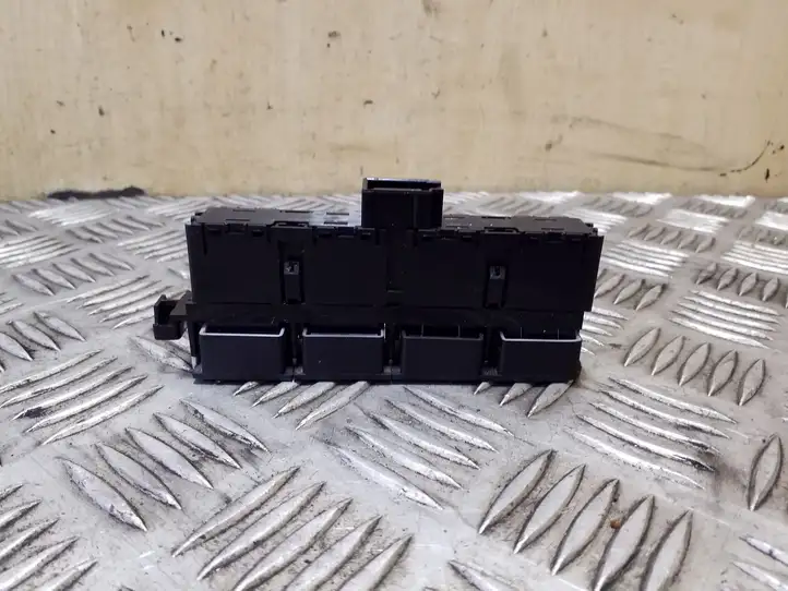 Volkswagen PASSAT B8 (2015 - )  3G0927137T Включатель системы стабильности (ESP)