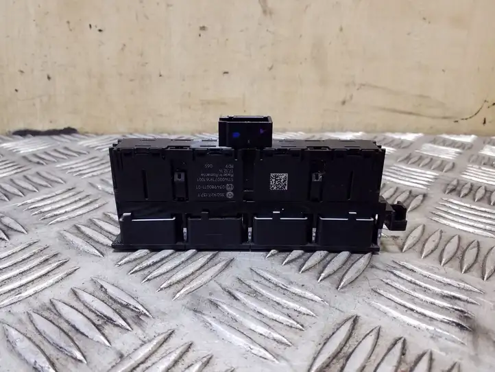 Volkswagen PASSAT B8 (2015 - )  3G0927137T Включатель системы стабильности (ESP)