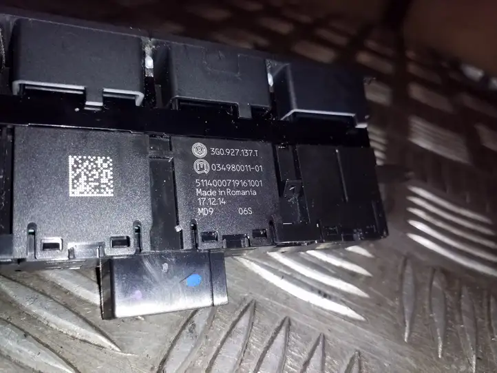 Volkswagen PASSAT B8 (2015 - )  3G0927137T Включатель системы стабильности (ESP)