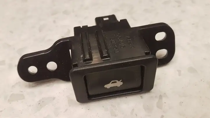 Lexus GS250 300 350 300h 450h (2011 - 2015) 5544630260 Кнопка закрытия крышки багажника — фото 1