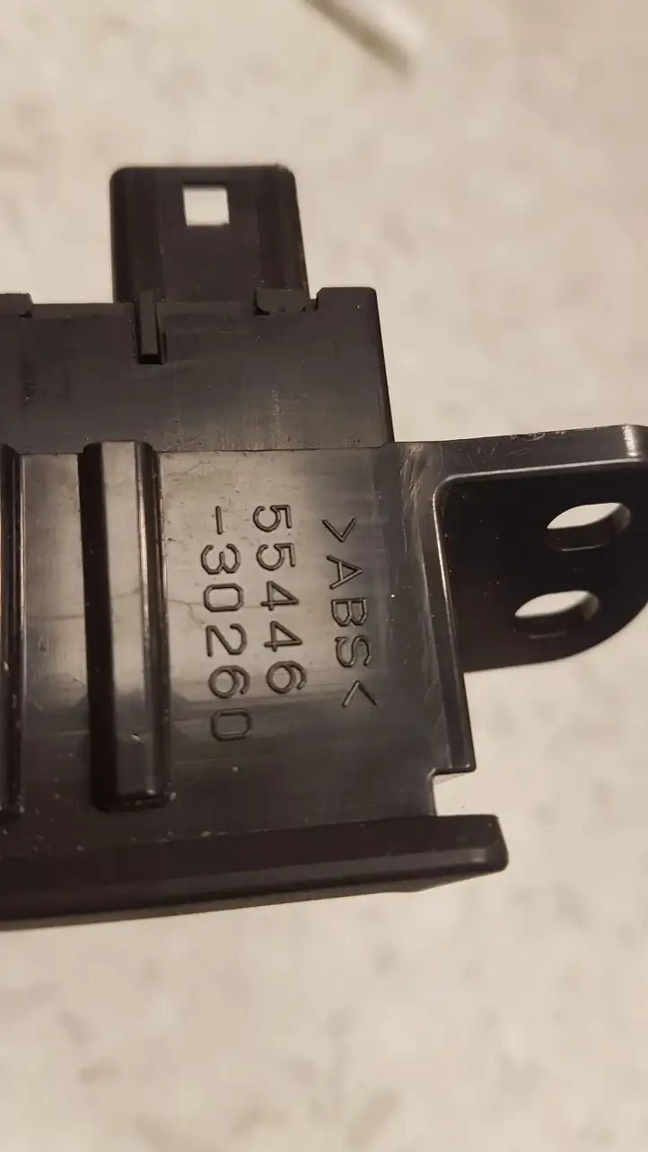 Lexus GS250 300 350 300h 450h (2011 - 2015) 5544630260 Кнопка закрытия крышки багажника — фото 2