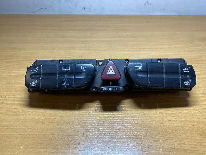 Mercedes-Benz C W203 (2000 - 2007) 2038210951 Блок кнопок на панели — фото 1